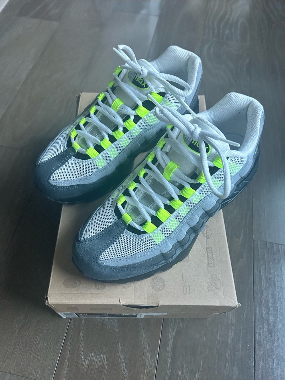 Nike Air Max 95 Grey, White & Neon Green size 7Y
